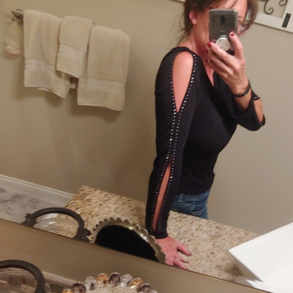 Silky peekaboo sleeve